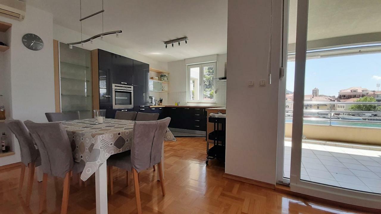 Mitra Zonata Pink Apartment Omiš Exterior foto