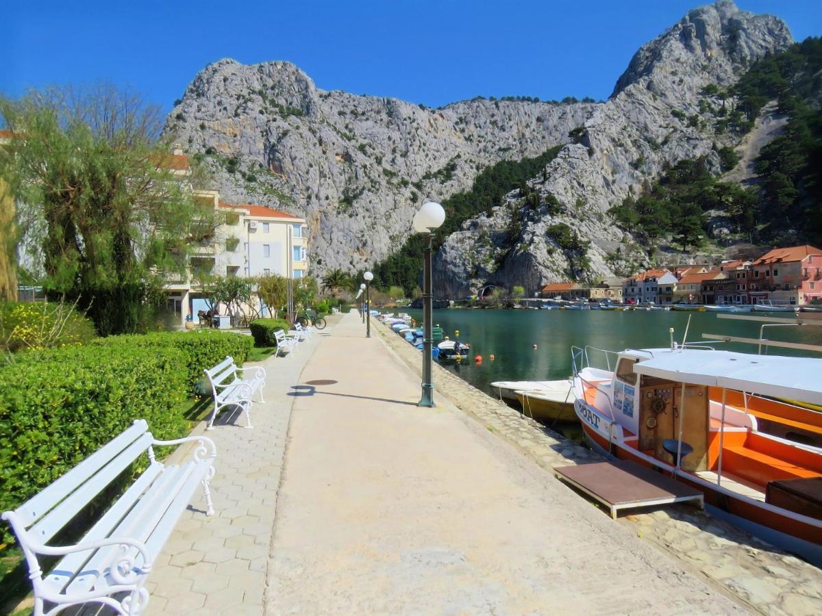 Mitra Zonata Pink Apartment Omiš Exterior foto
